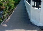 KUWU KADIR DESA BONGAS KECAMATAN BONGAS KAB.INDRAMAYU MELAKSANAKAN DANA DD TAHAP 1 DENGAN MENGECOR JALAN GANG DI BLOK PENTIL