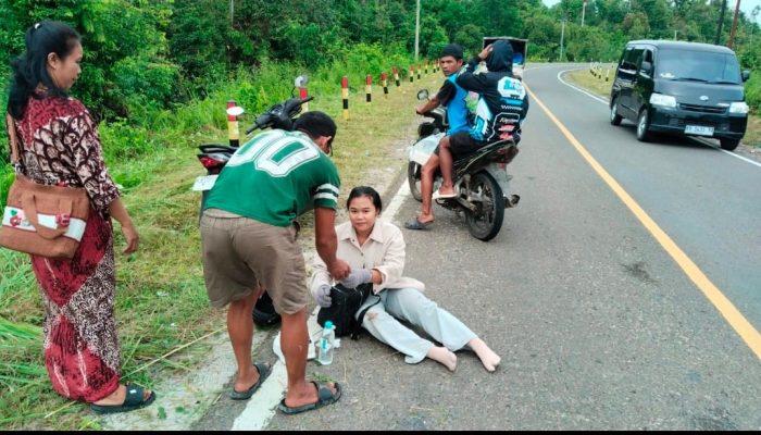 BRUKKK!!! GEGARA JALAN BERLUBANG PENGENDARA ALAMI KECELAKAAN