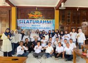 APAPUN WARNAMU SEKARANG… DULU KITA PERNAH SATU WARNA YAITU PUTIH ABU ABU