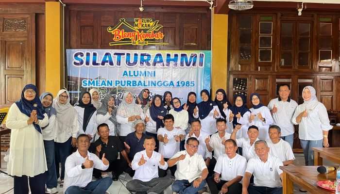 APAPUN WARNAMU SEKARANG… DULU KITA PERNAH SATU WARNA YAITU PUTIH ABU ABU