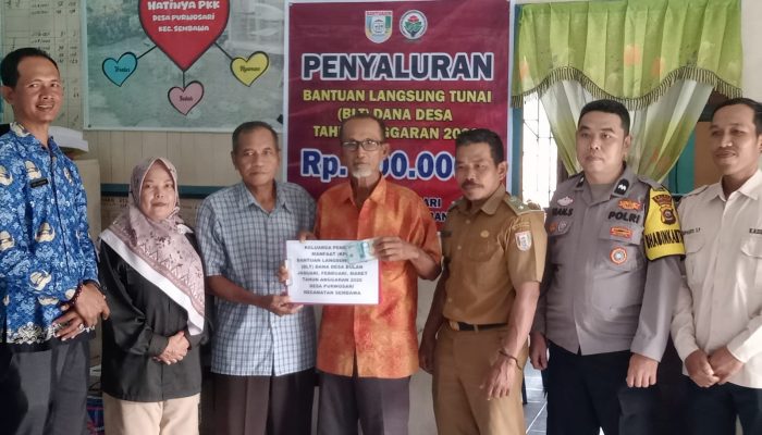 DESA PURWOSARI KECAMATAN SEMBAWA KABUPATEN BANYUASIN LAKSANAKAN KEGIATAN PEMBAGIAN BLT – DD