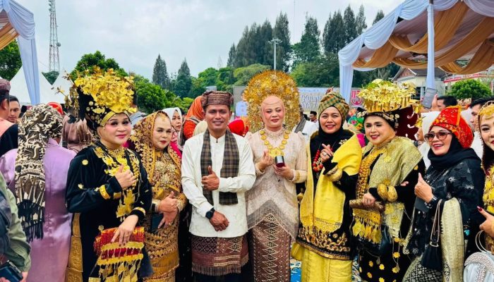 Sumatera Barat Kabupaten Solok Dihadapan Ribuan Warga, Bupati Jon Firman Pandu Buka Festival Kuliner dan Budaya 74 Nagari